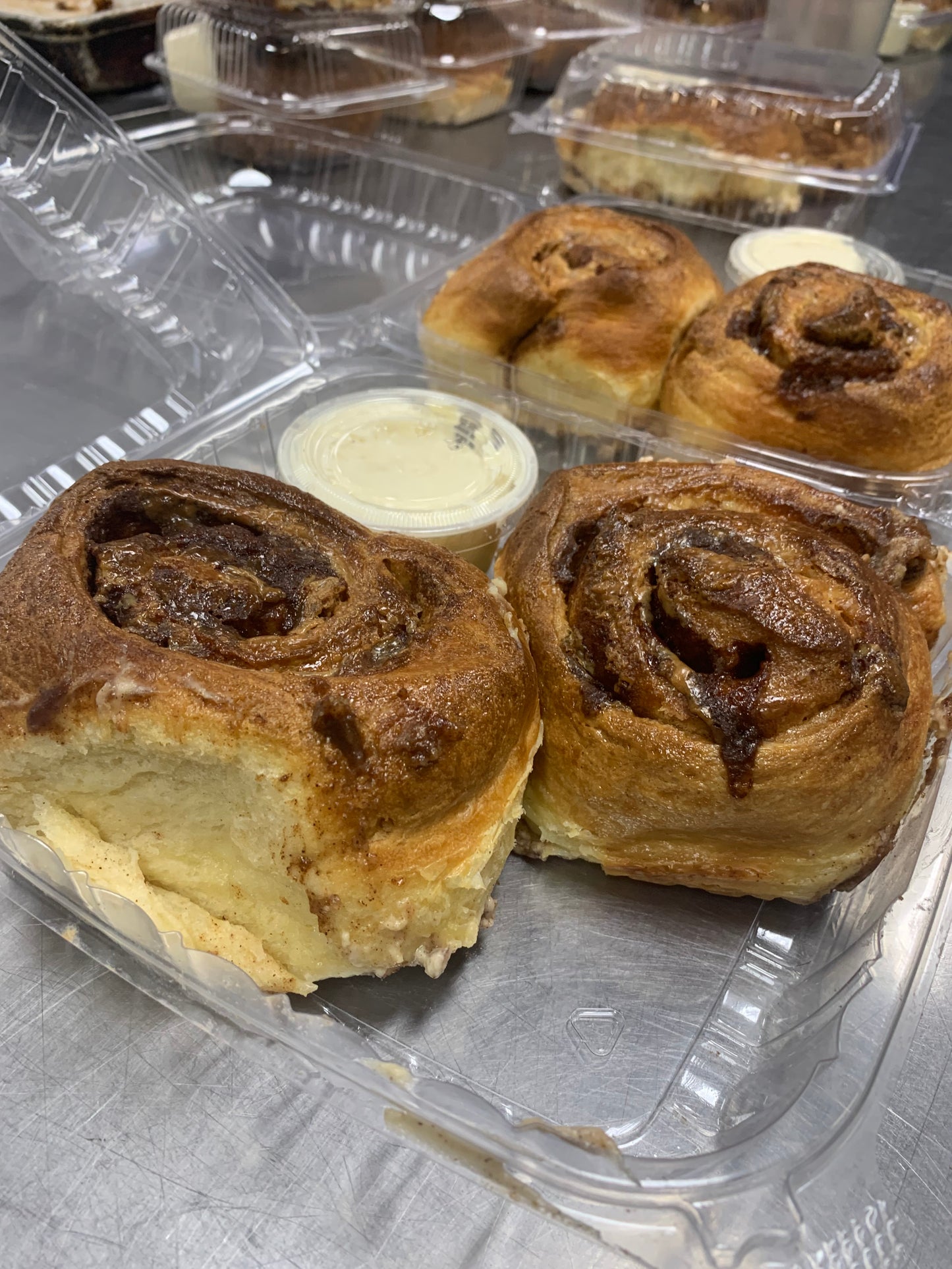 Classic Extra Large Gourmet Cinnamon Rolls (2-Pack)